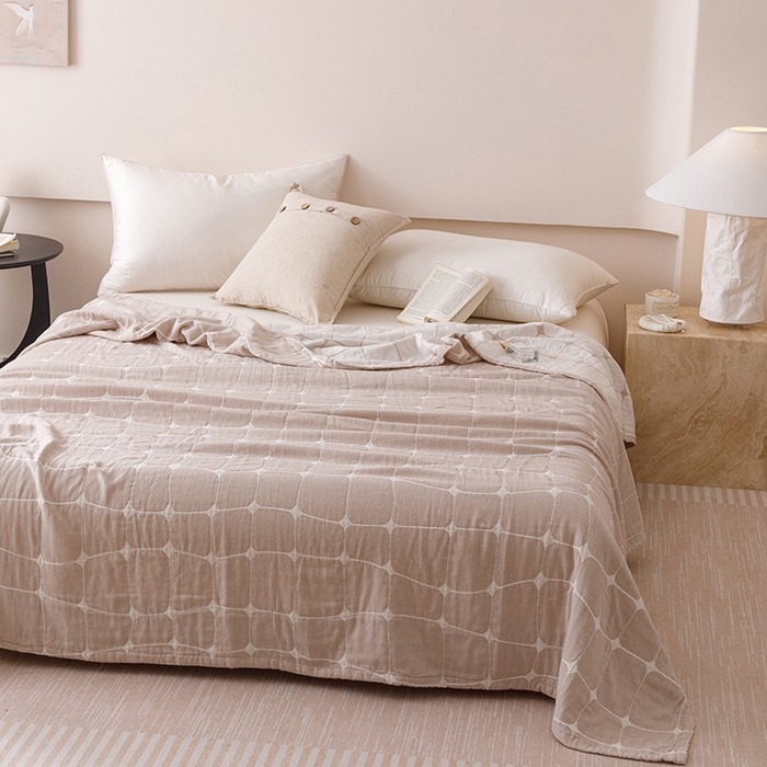 91家纺网 家纺一手货源 找家纺  2026新款全棉纯棉水洗柔绉三层纱布毛巾被 趣想-驼