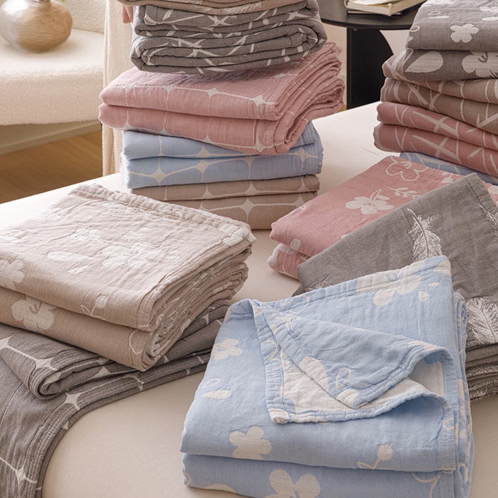 91家纺网 家纺一手货源 找家纺  2026新款全棉纯棉水洗柔绉三层纱布毛巾被 组合图仅供展示