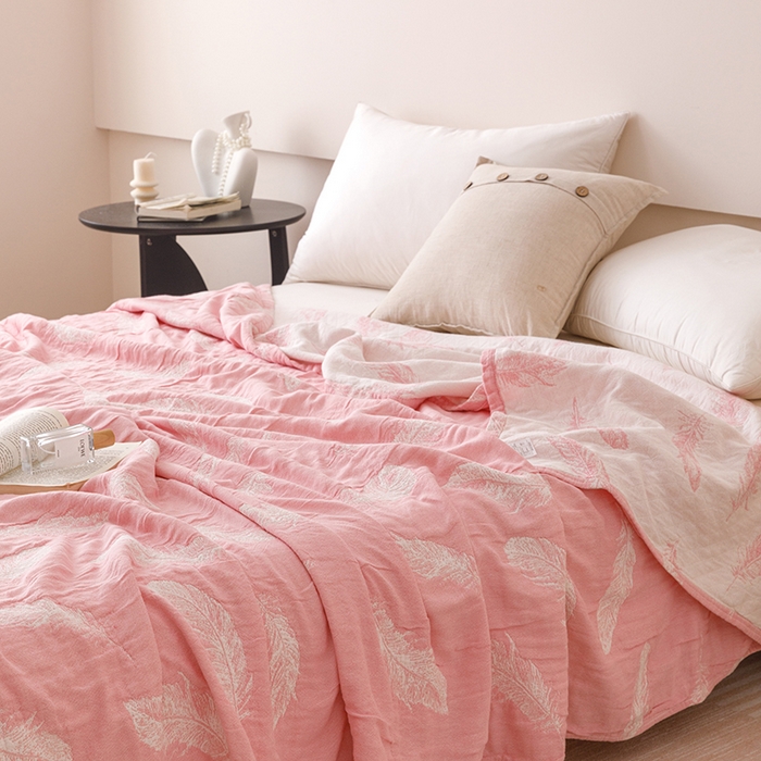 91家纺网 家纺一手货源 找家纺  2026新款全棉纯棉水洗柔绉三层纱布毛巾被 夏梦-粉