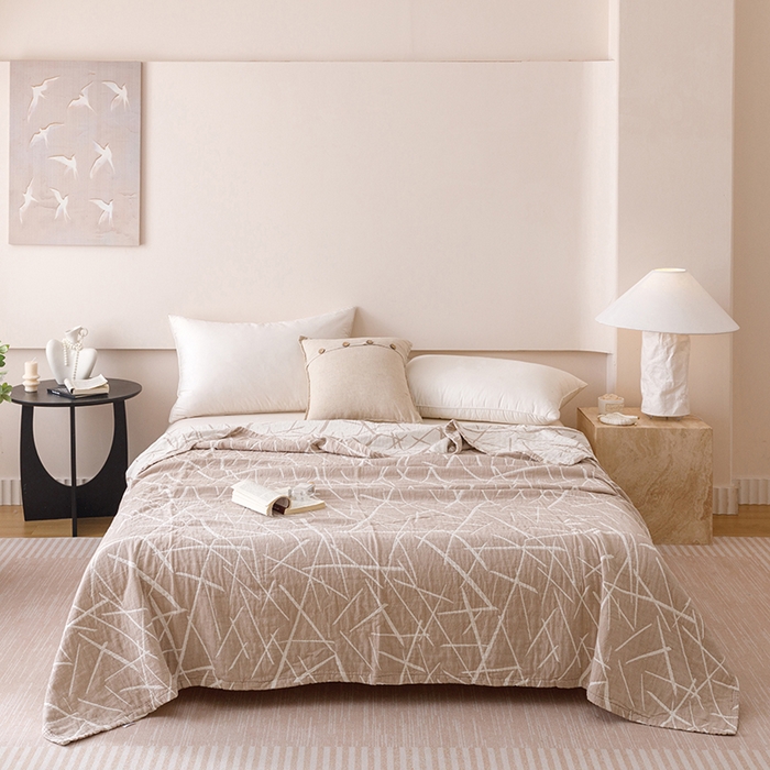 91家纺网 家纺一手货源 找家纺  2026新款全棉纯棉水洗柔绉三层纱布毛巾被 流星-驼