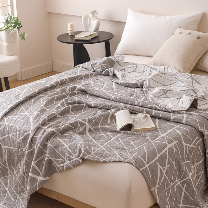 91家纺网 家纺一手货源 找家纺  2026新款全棉纯棉水洗柔绉三层纱布毛巾被 流星-灰