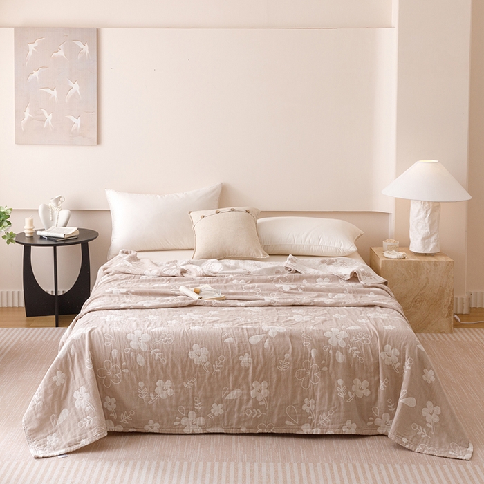 91家纺网 家纺一手货源 找家纺  2026新款全棉纯棉水洗柔绉三层纱布毛巾被 花期-驼