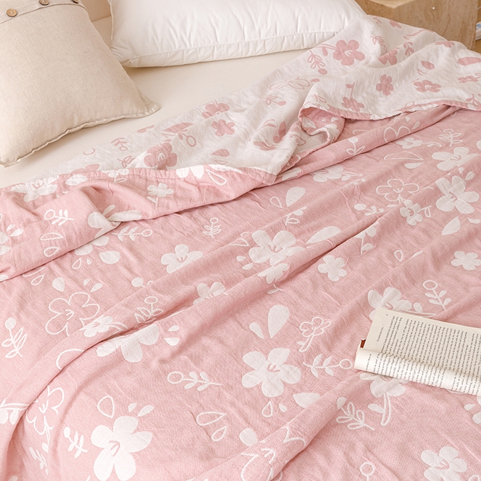 91家纺网 家纺一手货源 找家纺  2026新款全棉纯棉水洗柔绉三层纱布毛巾被 花期-粉