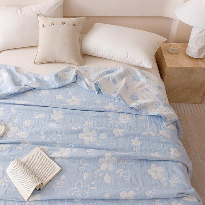 91家纺网 家纺一手货源 找家纺  2026新款全棉纯棉水洗柔绉三层纱布毛巾被 花期-蓝