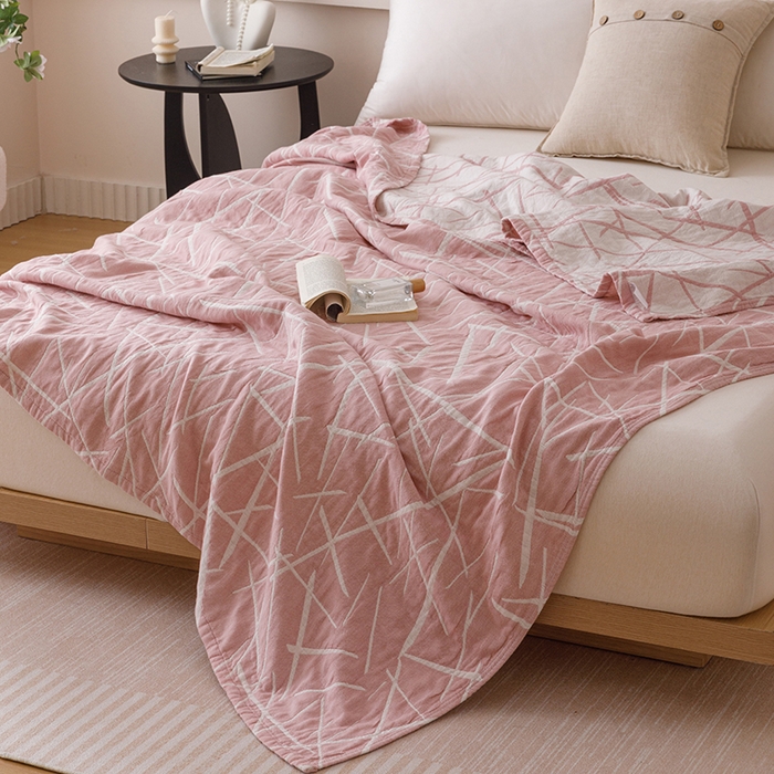 91家纺网 家纺一手货源 找家纺  2026新款全棉纯棉水洗柔绉三层纱布毛巾被 流星-粉