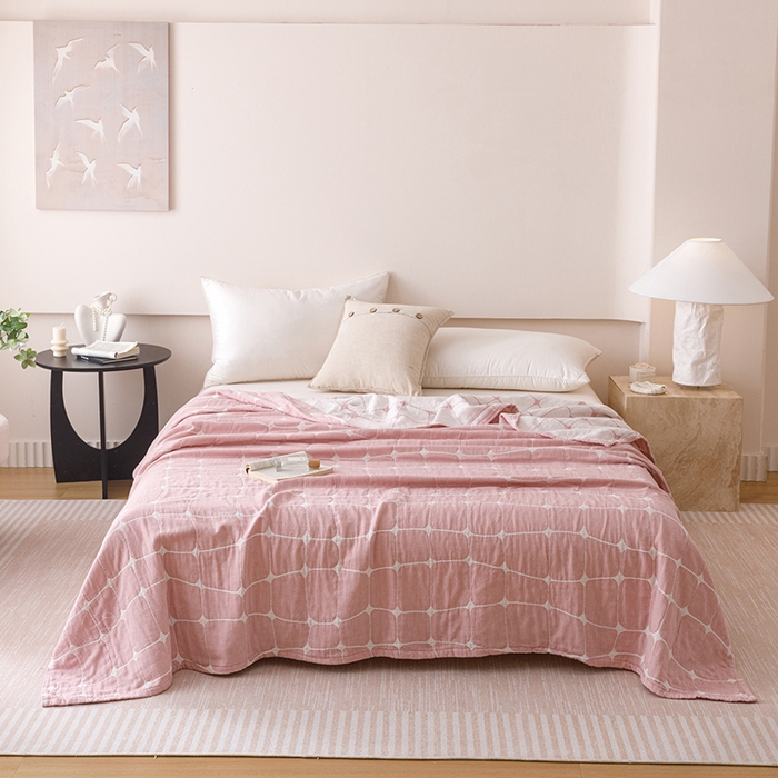 91家纺网 家纺一手货源 找家纺  2026新款全棉纯棉水洗柔绉三层纱布毛巾被 趣想-粉