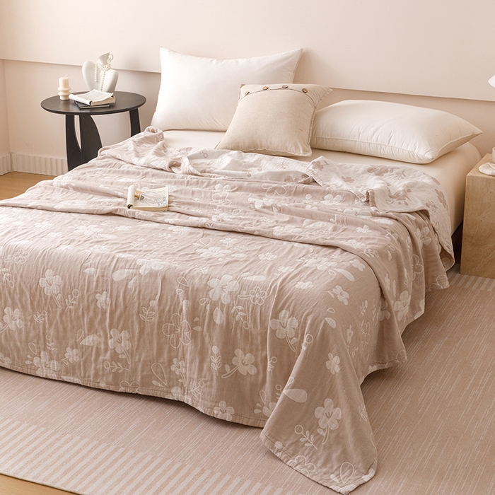 91家纺网 家纺一手货源 找家纺  2026新款全棉纯棉水洗柔绉三层纱布毛巾被 花期-驼