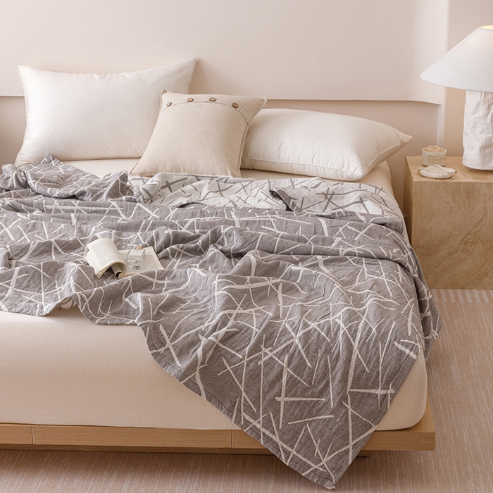 91家纺网 家纺一手货源 找家纺  2026新款全棉纯棉水洗柔绉三层纱布毛巾被 流星-灰