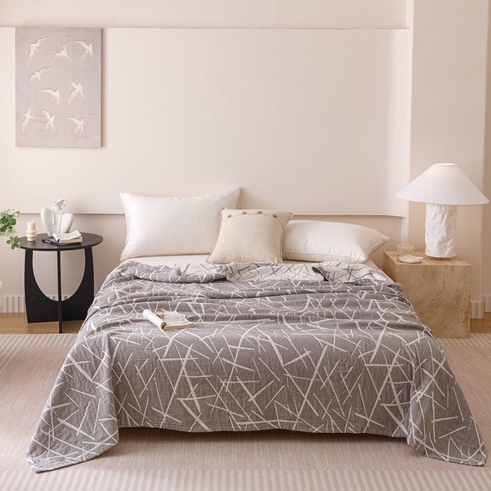 91家纺网 家纺一手货源 找家纺  2026新款全棉纯棉水洗柔绉三层纱布毛巾被 流星-灰