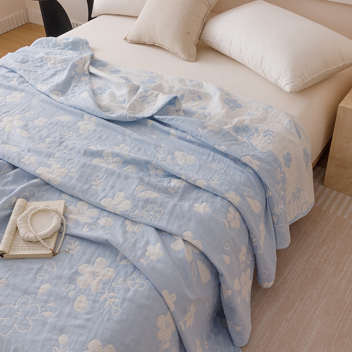 91家纺网 家纺一手货源 找家纺  2026新款全棉纯棉水洗柔绉三层纱布毛巾被 花期-蓝