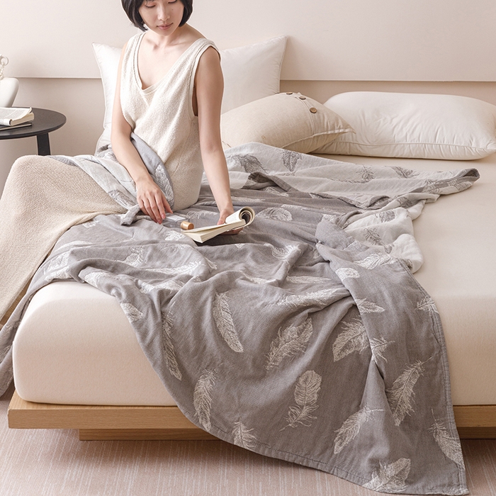 91家纺网 家纺一手货源 找家纺  2026新款全棉纯棉水洗柔绉三层纱布毛巾被 夏梦-灰