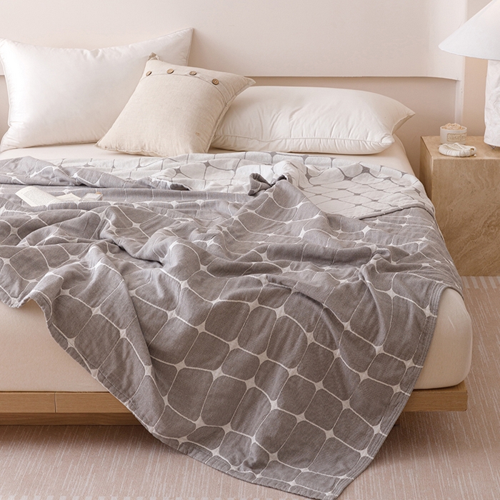 91家纺网 家纺一手货源 找家纺  2026新款全棉纯棉水洗柔绉三层纱布毛巾被 趣想-灰