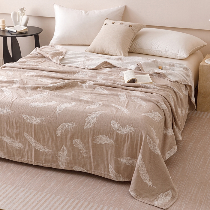 91家纺网 家纺一手货源 找家纺  2026新款全棉纯棉水洗柔绉三层纱布毛巾被 夏梦-驼