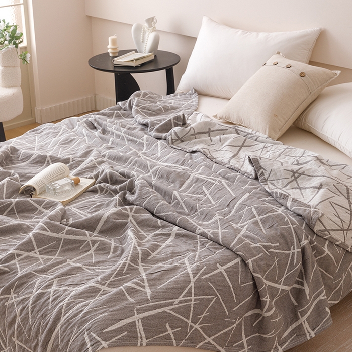 91家纺网 家纺一手货源 找家纺  2026新款全棉纯棉水洗柔绉三层纱布毛巾被 流星-灰