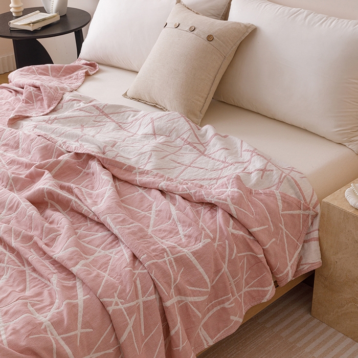 91家纺网 家纺一手货源 找家纺  2026新款全棉纯棉水洗柔绉三层纱布毛巾被 流星-粉