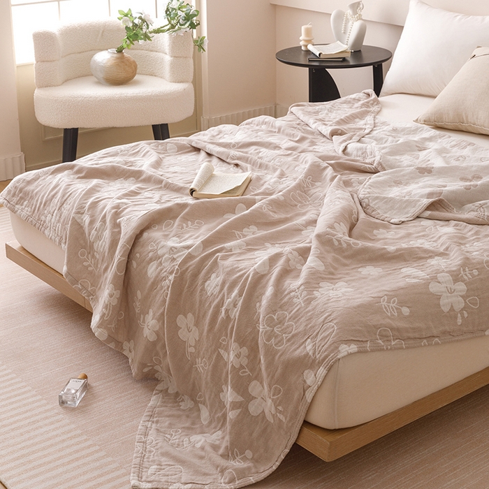 91家纺网 家纺一手货源 找家纺  2026新款全棉纯棉水洗柔绉三层纱布毛巾被 花期-驼