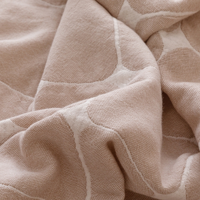 91家纺网 家纺一手货源 找家纺  2026新款全棉纯棉水洗柔绉三层纱布毛巾被 趣想-驼