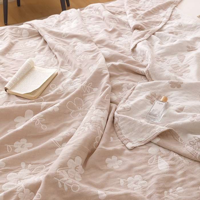 91家纺网 家纺一手货源 找家纺  2026新款全棉纯棉水洗柔绉三层纱布毛巾被 花期-驼