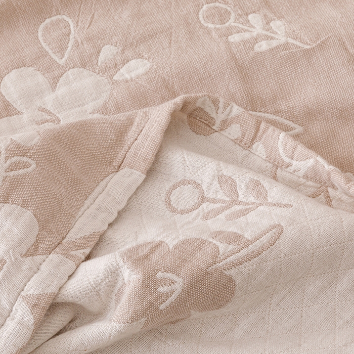 91家纺网 家纺一手货源 找家纺  2026新款全棉纯棉水洗柔绉三层纱布毛巾被 花期-驼