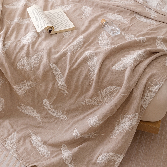 91家纺网 家纺一手货源 找家纺  2026新款全棉纯棉水洗柔绉三层纱布毛巾被 夏梦-驼