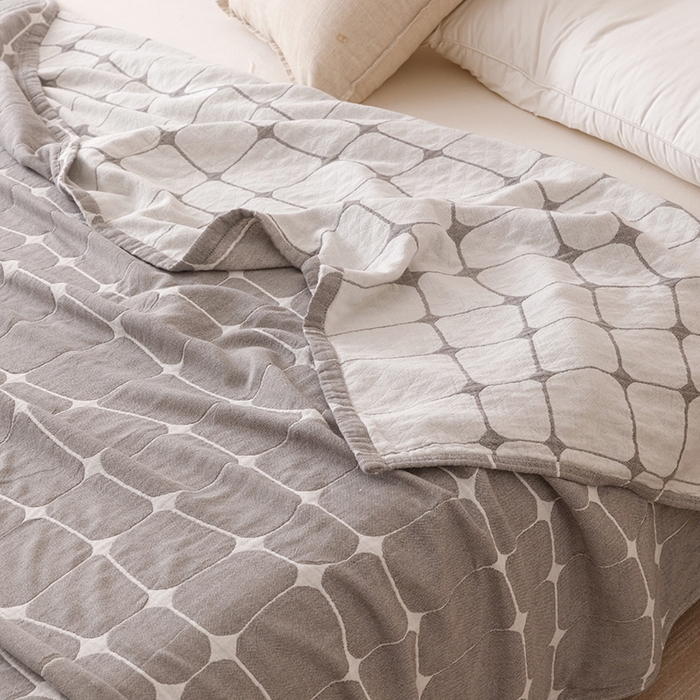 91家纺网 家纺一手货源 找家纺  2026新款全棉纯棉水洗柔绉三层纱布毛巾被 趣想-灰