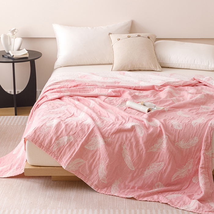 91家纺网 家纺一手货源 找家纺  2026新款全棉纯棉水洗柔绉三层纱布毛巾被 夏梦-粉