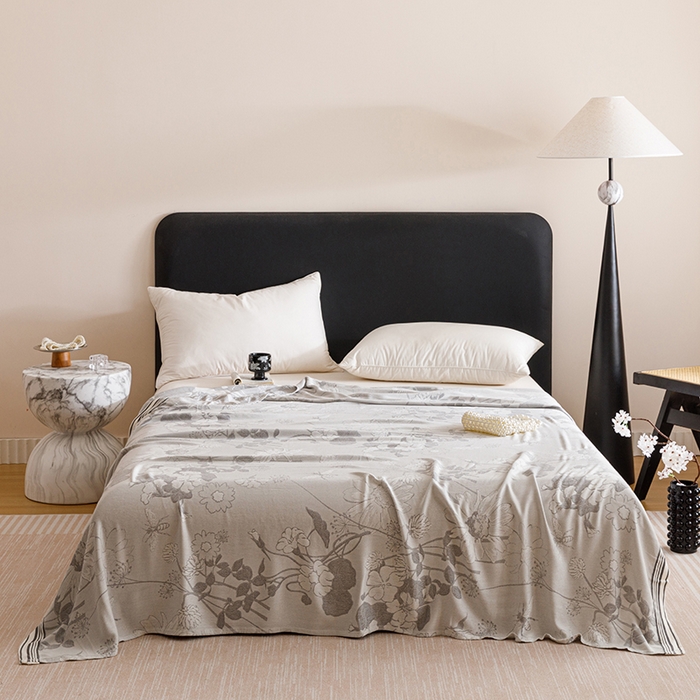 91家纺网 家纺一手货源 找家纺 朴尔家纺-毛巾被 2026新款柔滑竹纤维双层纱布冷感毯毛巾被 浅花漫-灰