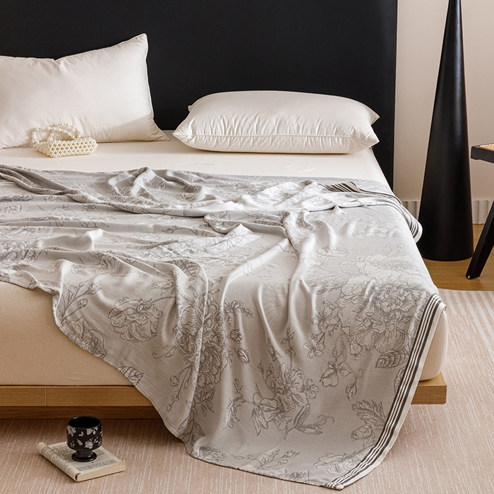 91家纺网 家纺一手货源 找家纺 朴尔家纺-毛巾被 2026新款柔滑竹纤维双层纱布冷感毯毛巾被 漫花-灰