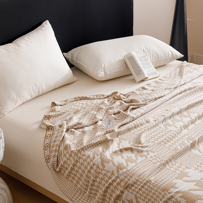 91家纺网 家纺一手货源 找家纺 朴尔家纺-毛巾被 2026新款柔滑竹纤维双层纱布冷感毯毛巾被 千鸟风情-驼