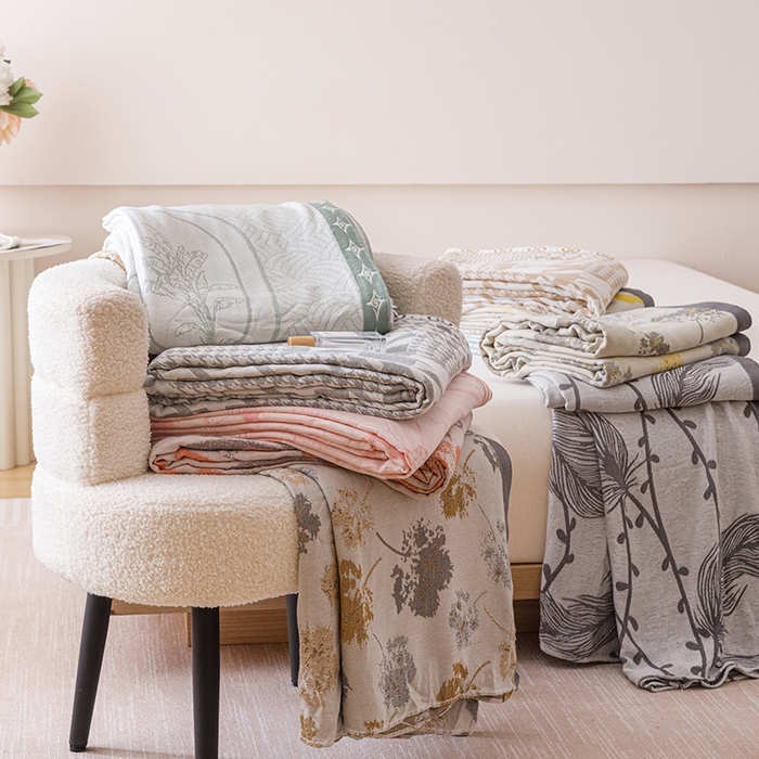 91家纺网 家纺一手货源 找家纺 朴尔家纺-毛巾被 2026新款柔滑竹纤维双层纱布冷感毯毛巾被 组合图仅供展示