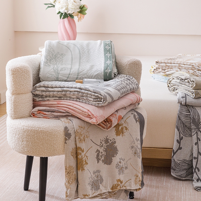 91家纺网 家纺一手货源 找家纺 朴尔家纺-毛巾被 2026新款柔滑竹纤维双层纱布冷感毯毛巾被 组合图仅供展示