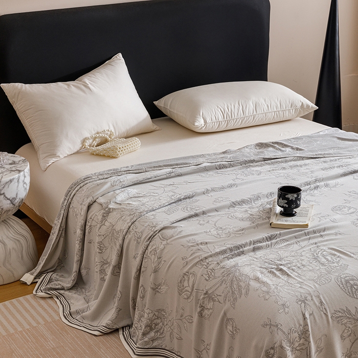 91家纺网 家纺一手货源 找家纺 朴尔家纺-毛巾被 2026新款柔滑竹纤维双层纱布冷感毯毛巾被 漫花-灰