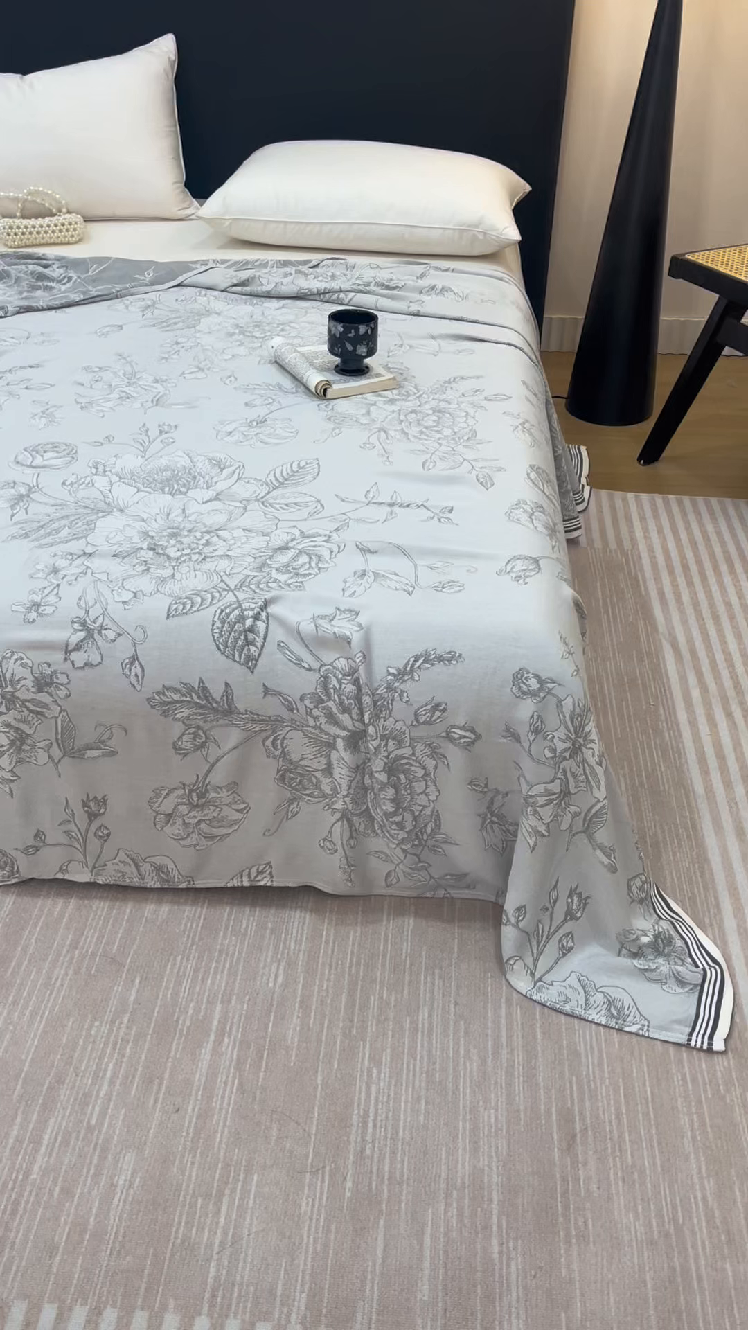 91家纺网 家纺一手货源 找家纺 朴尔家纺-毛巾被 2026新款柔滑竹纤维双层纱布冷感毯毛巾被 漫花-灰