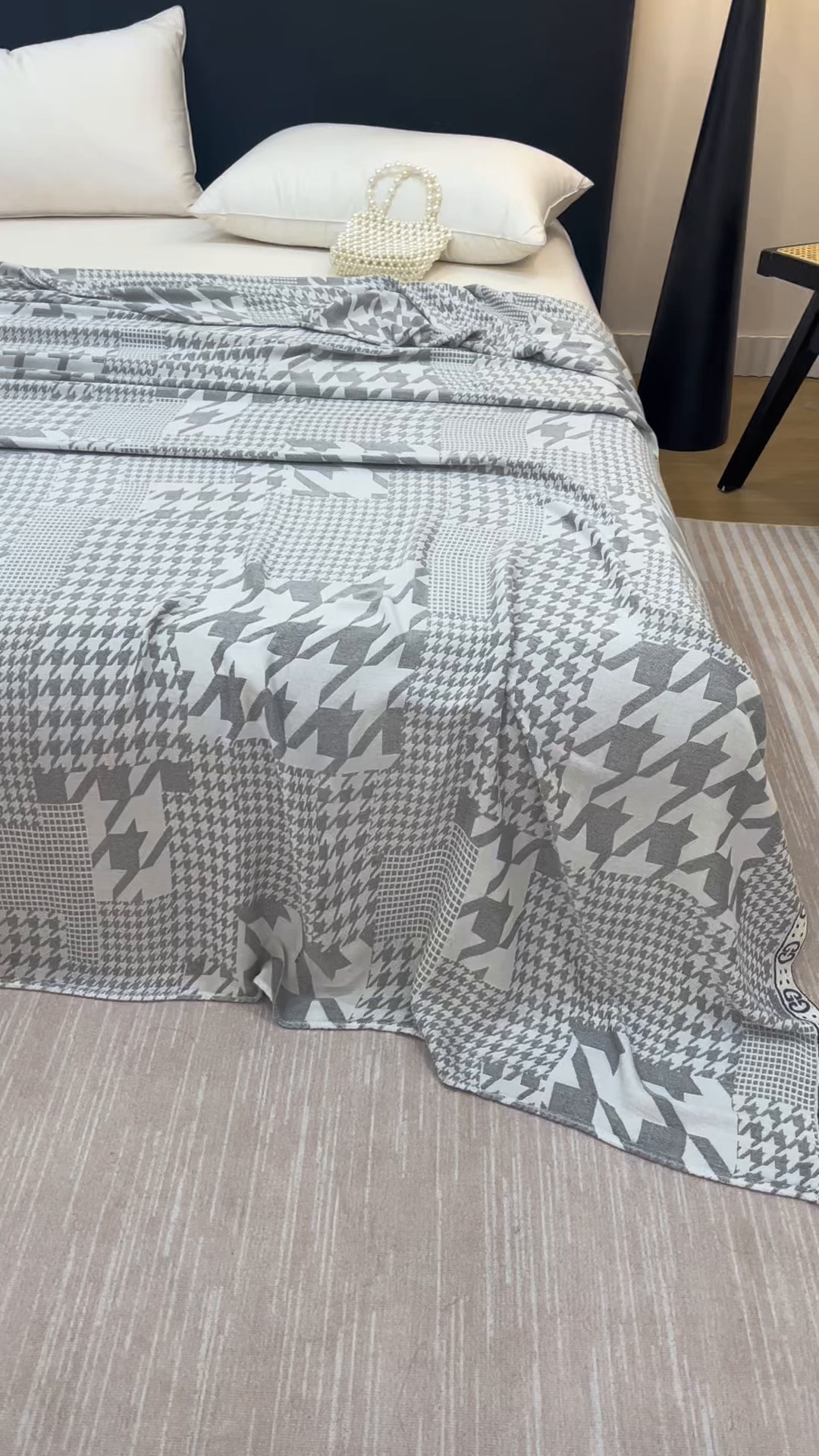 91家纺网 家纺一手货源 找家纺 朴尔家纺-毛巾被 2026新款柔滑竹纤维双层纱布冷感毯毛巾被 千鸟风情-灰