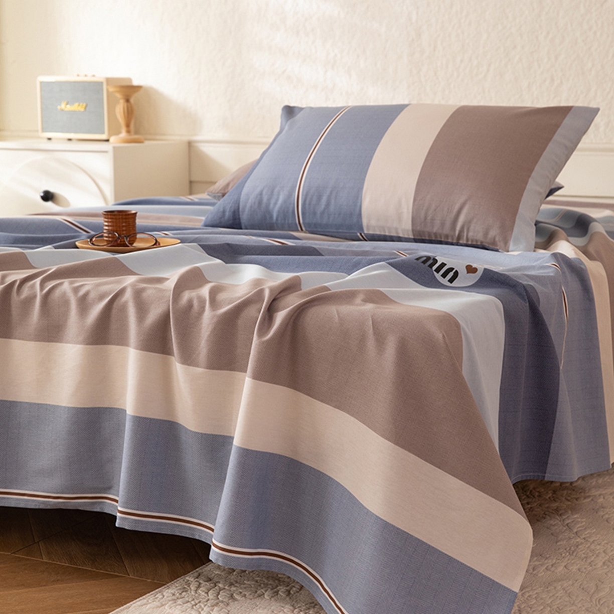 91家纺网 家纺一手货源 找家纺 八十八家纺 2026新款无印风全棉纯棉斜纹条格单床单床单单件单品床单 木央