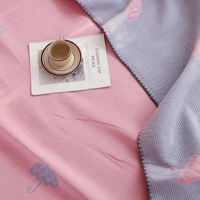 91家纺网 家纺一手货源 找家纺 朴尔家纺-毛巾被 2026新款柔绵绵风贝壳针复合工艺六层纱布毛巾被盖毯-朴尔经典款常年备货 晨雨-粉