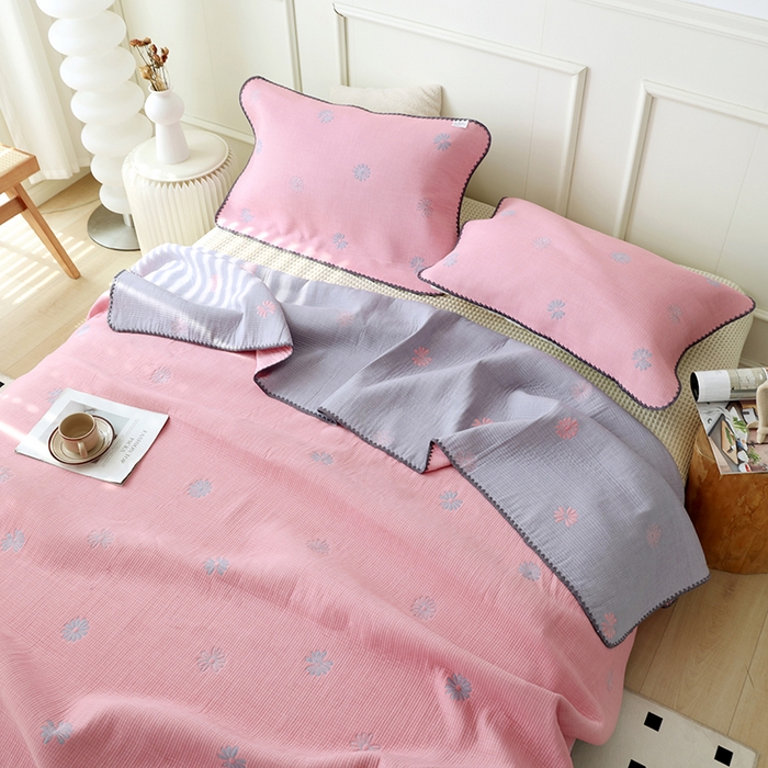 91家纺网 家纺一手货源 找家纺 朴尔家纺-毛巾被 2026新款柔绵绵风贝壳针复合工艺六层纱布毛巾被盖毯-朴尔经典款常年备货 风中雏菊-粉