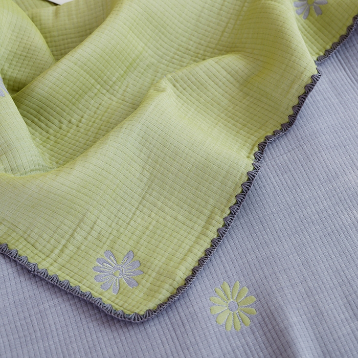 91家纺网 家纺一手货源 找家纺 朴尔家纺-毛巾被 2026新款柔绵绵风贝壳针复合工艺六层纱布毛巾被盖毯-朴尔经典款常年备货 风中雏菊-绿