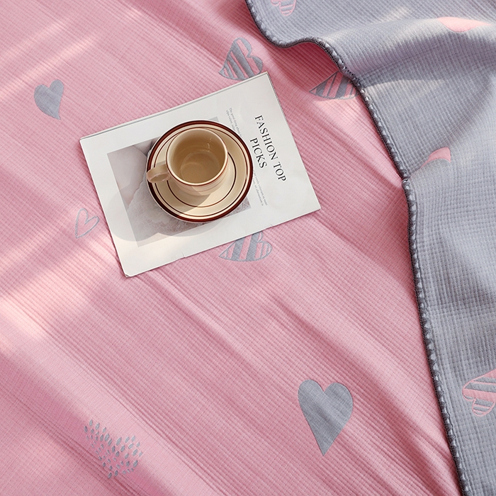 91家纺网 家纺一手货源 找家纺 朴尔家纺-毛巾被 2026新款柔绵绵风贝壳针复合工艺六层纱布毛巾被盖毯-朴尔经典款常年备货 心叶-粉