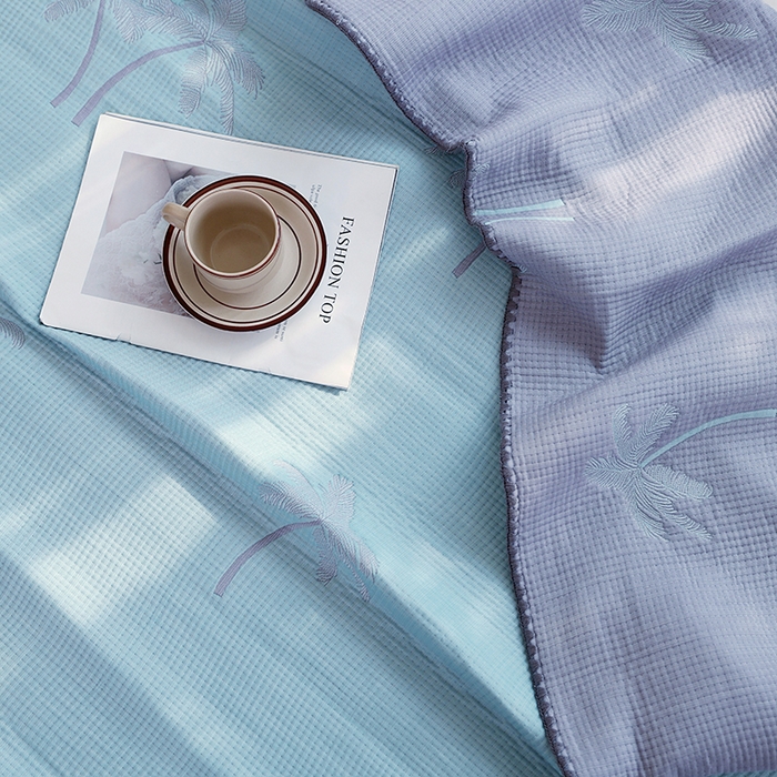 91家纺网 家纺一手货源 找家纺 朴尔家纺-毛巾被 2026新款柔绵绵风贝壳针复合工艺六层纱布毛巾被盖毯-朴尔经典款常年备货 海岛椰林-蓝