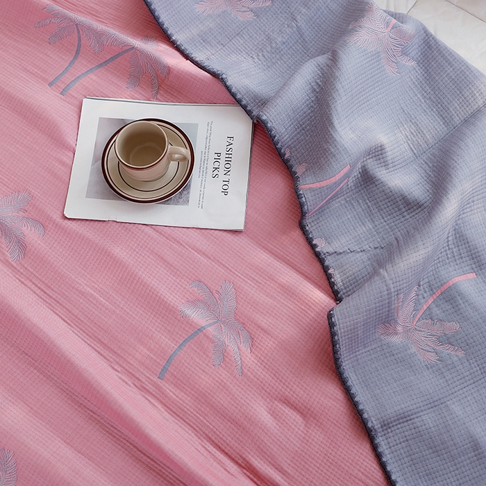 91家纺网 家纺一手货源 找家纺 朴尔家纺-毛巾被 2026新款柔绵绵风贝壳针复合工艺六层纱布毛巾被盖毯-朴尔经典款常年备货 海岛椰林-粉