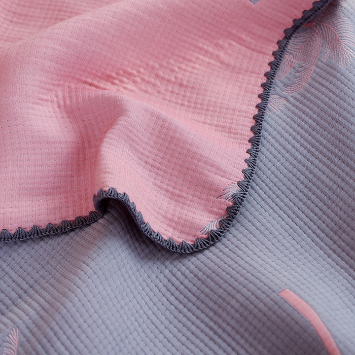 91家纺网 家纺一手货源 找家纺 朴尔家纺-毛巾被 2026新款柔绵绵风贝壳针复合工艺六层纱布毛巾被盖毯-朴尔经典款常年备货 海岛椰林-粉