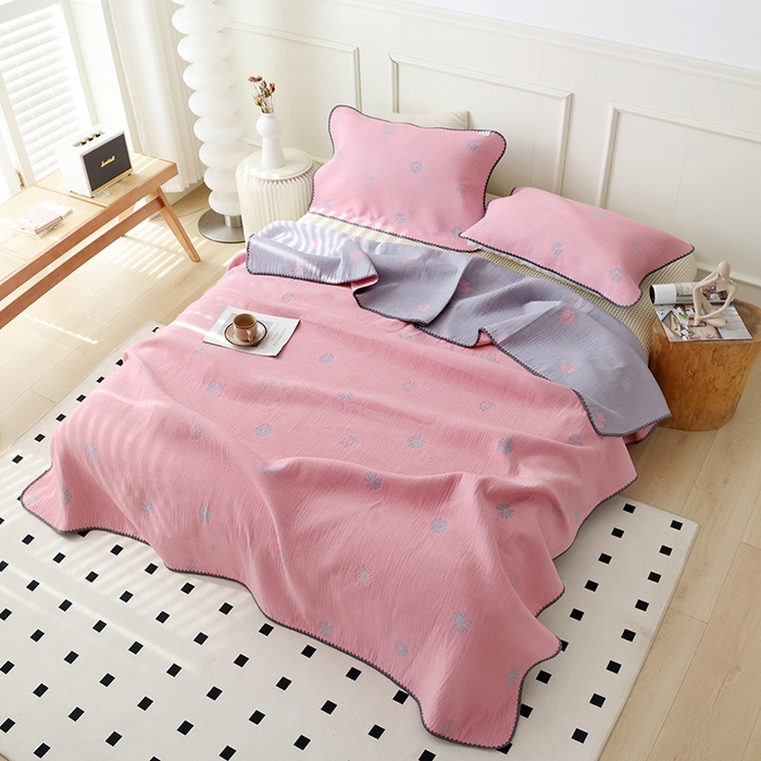 91家纺网 家纺一手货源 找家纺 朴尔家纺-毛巾被 2026新款柔绵绵风贝壳针复合工艺六层纱布毛巾被盖毯-朴尔经典款常年备货 风中雏菊-粉