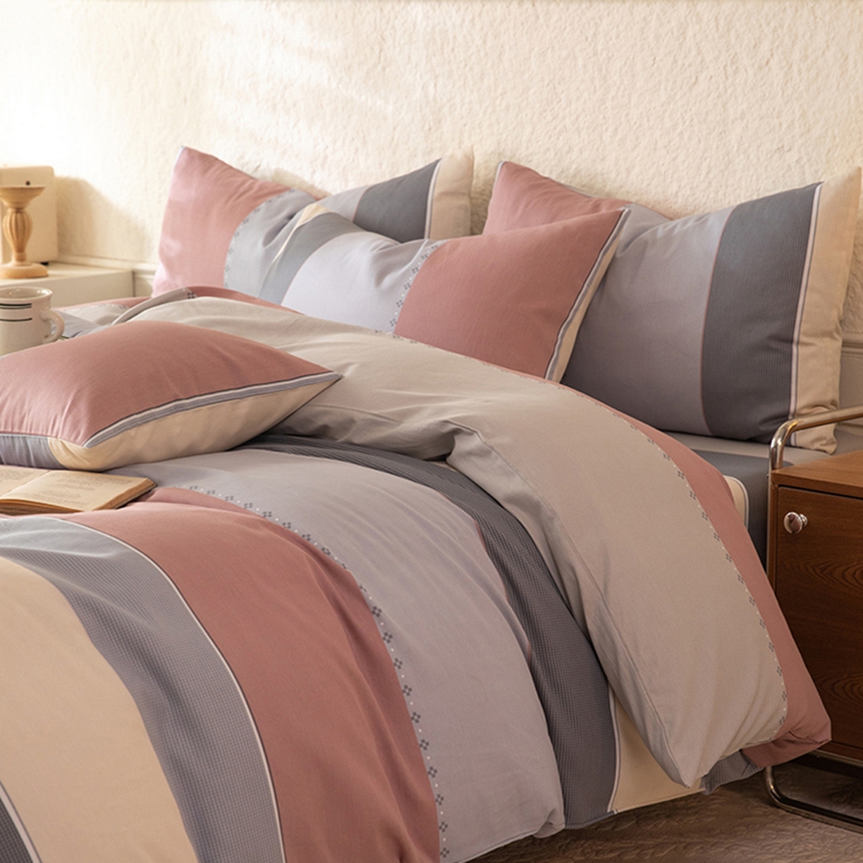 91家纺网 家纺一手货源 找家纺 八十八家纺 2026新款无印风全棉纯棉斜纹条格四件套 木本