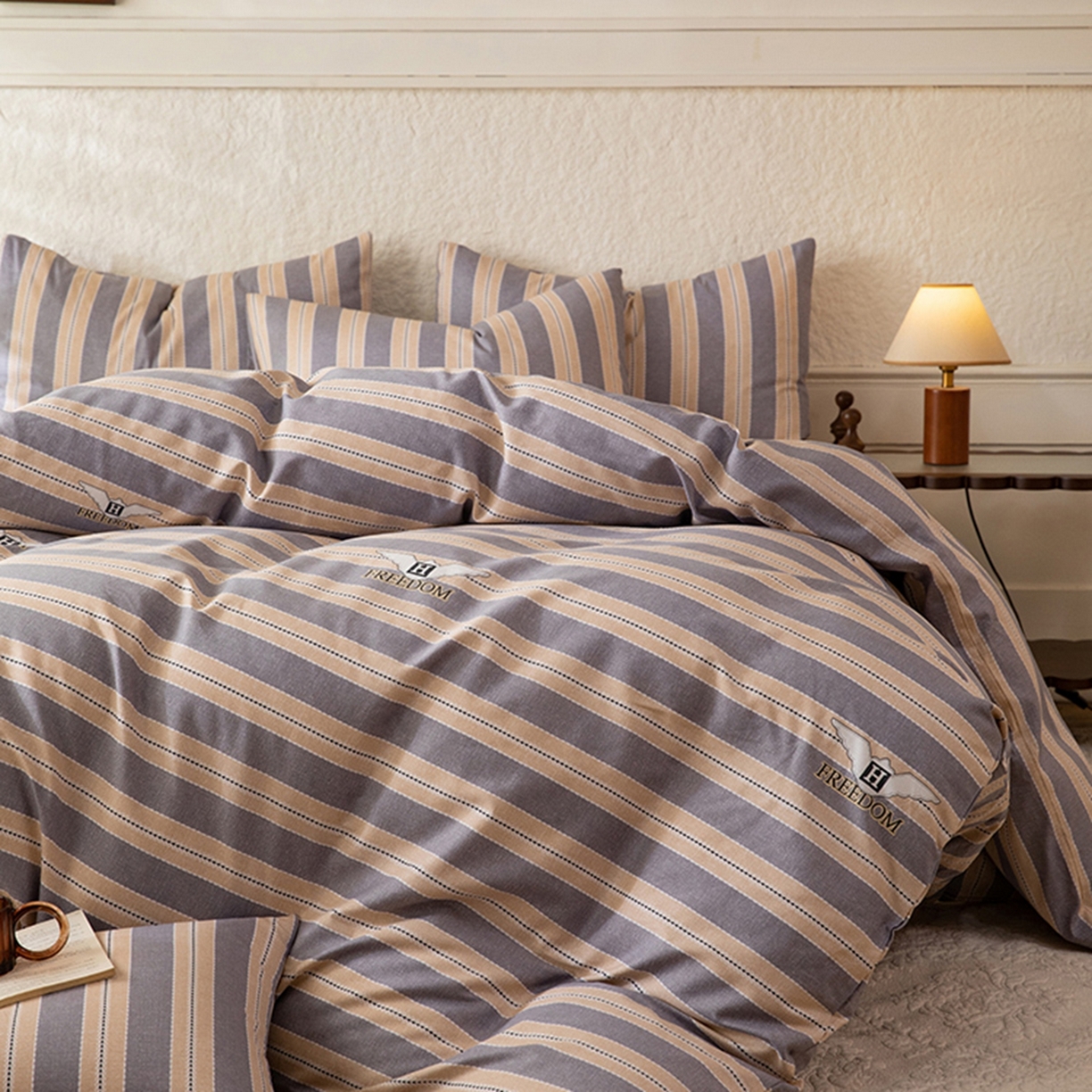 91家纺网 家纺一手货源 找家纺 八十八家纺 2026新款无印风全棉纯棉斜纹条格四件套 木冬