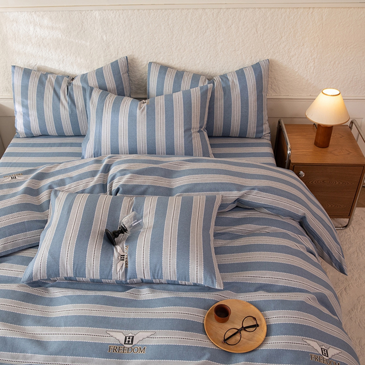 91家纺网 家纺一手货源 找家纺 八十八家纺 2026新款无印风全棉纯棉斜纹条格四件套 木夏