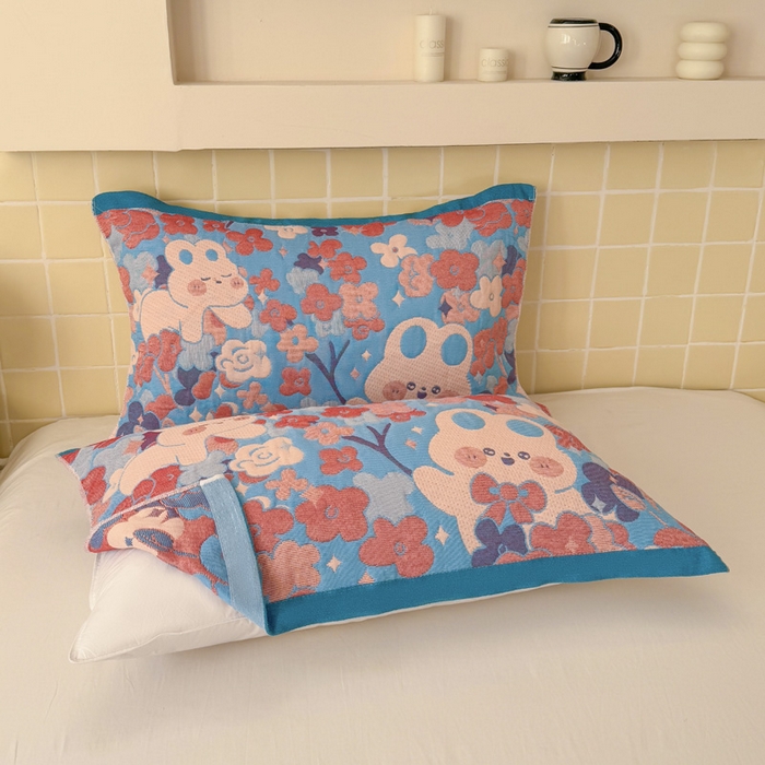 91家纺网 家纺一手货源 找家纺 朴尔家纺-毛巾被 2026新款彩棉云柔三层纱布毛巾被三件套盖毯 春樱