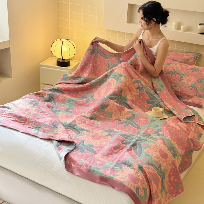 91家纺网 家纺一手货源 找家纺 朴尔家纺-毛巾被 2026新款彩棉云柔三层纱布毛巾被三件套盖毯 初恋时刻