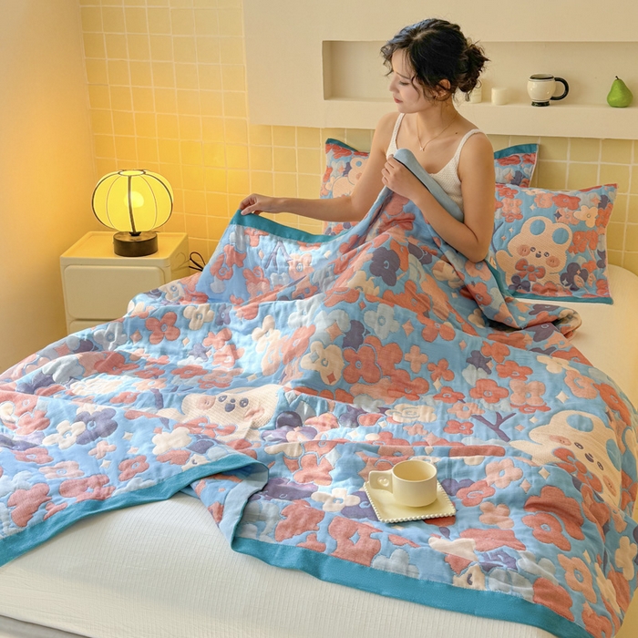 91家纺网 家纺一手货源 找家纺 朴尔家纺-毛巾被 2026新款彩棉云柔三层纱布毛巾被三件套盖毯 春樱