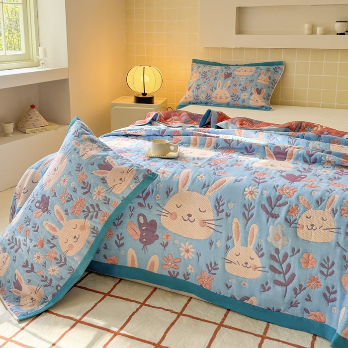 91家纺网 家纺一手货源 找家纺 朴尔家纺-毛巾被 2026新款彩棉云柔三层纱布毛巾被三件套盖毯 安妮花园